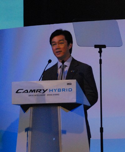 TYT_camry_hybrid_w400_1.jpg