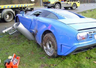 1Bugatti_EB110_wreck_w400.jpg