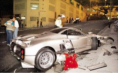 2Pagani_Zonda_C12_S_wreck_w400.jpg