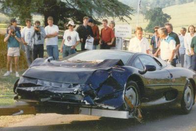 4Jaguar_XJ220_wreck_w400.jpg