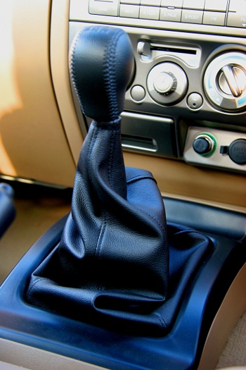 Colorado_Manual_Gear_w350_4.jpg