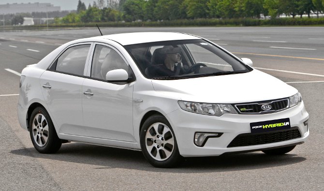Kia_Forte_LPI_Hybrid_w670_1.jpg